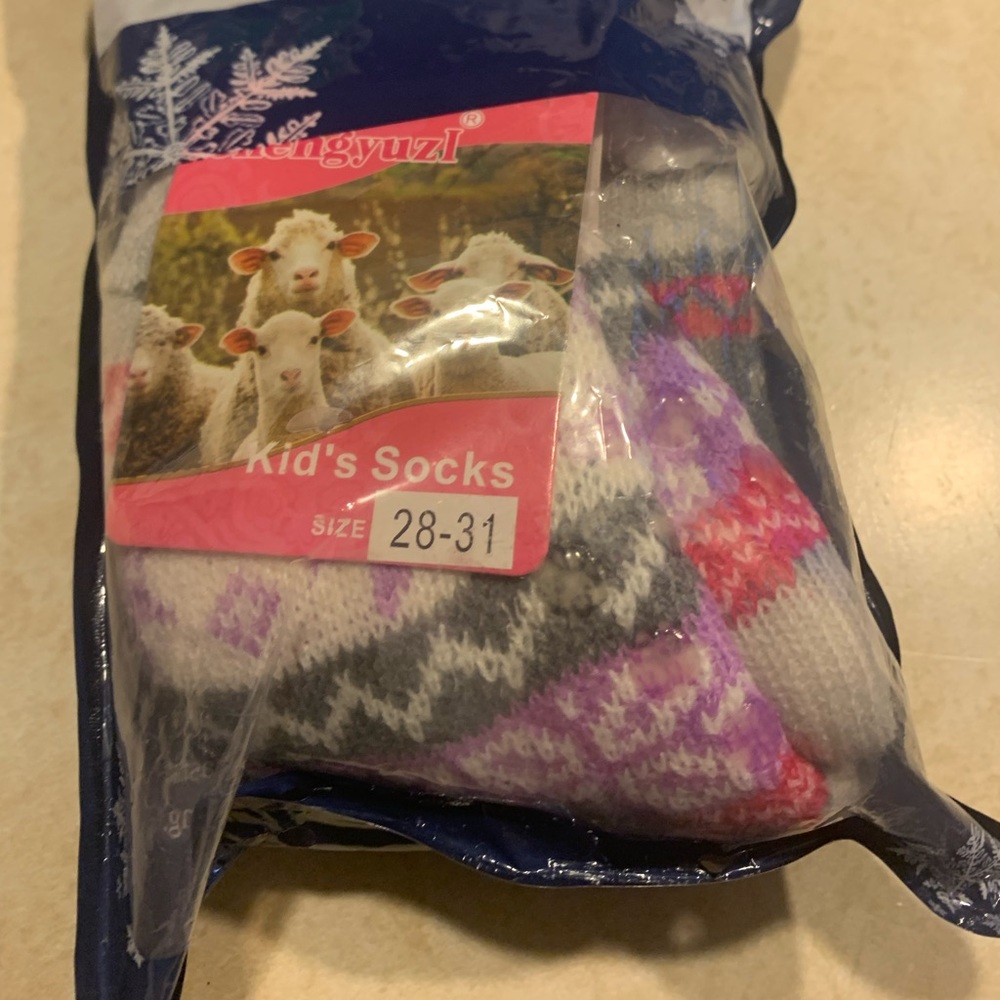 Lanteo Girls Slipper socks (3-5)yrs old